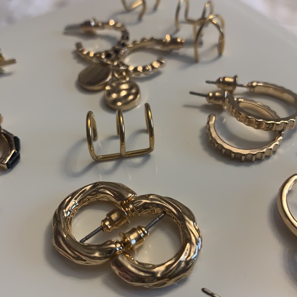 Set of Earrings - Picture 7 of 7